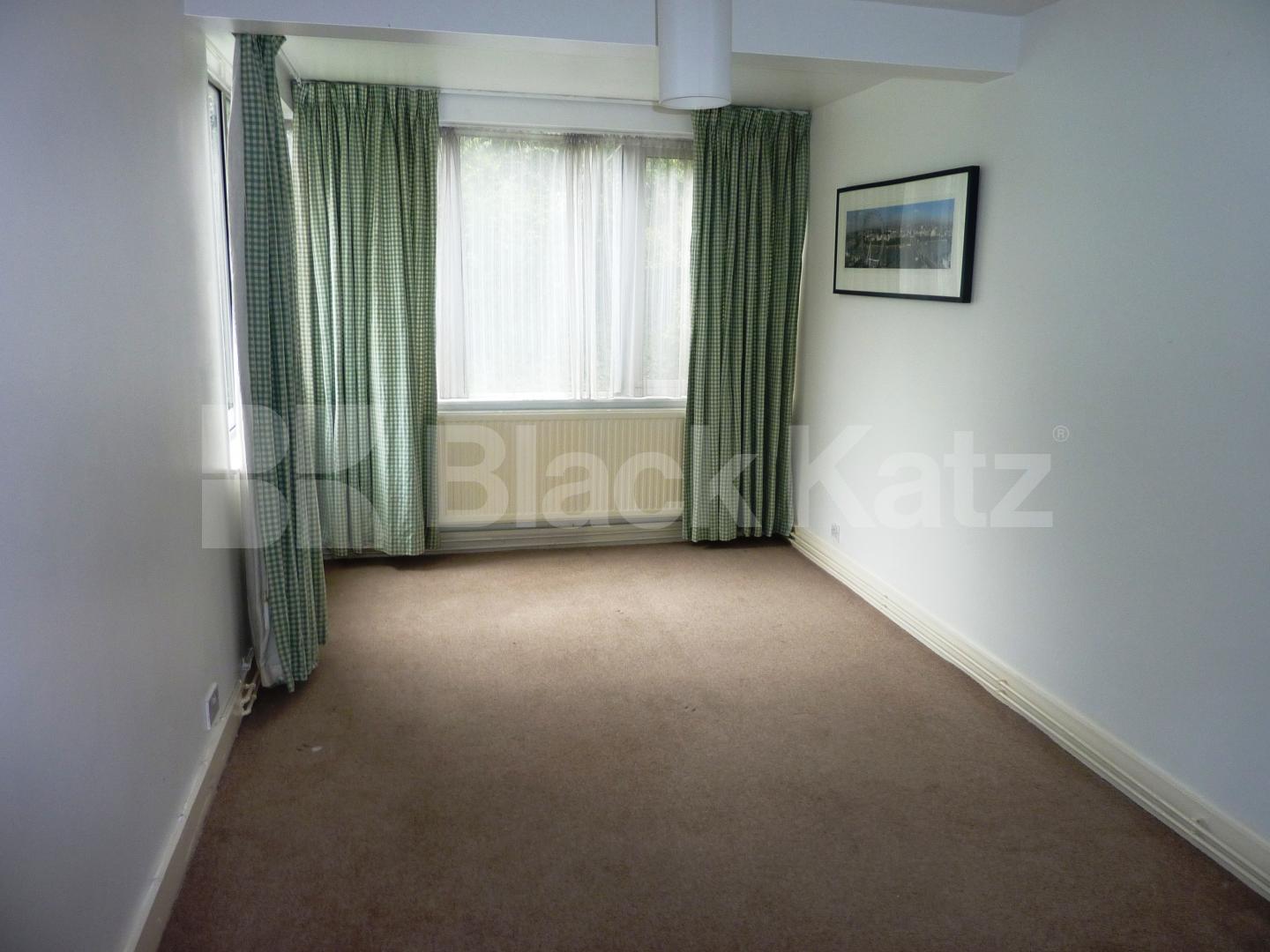 Fantastic two double bed apartment mins to regents park and camden tube Park Village East, Regents Park